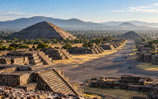 Vestigio arqueológico en un sitio patrimonial, imagen para una guía de visita a Teotihuacán