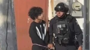 Feminicidio y portación de arma: cargos contra menor por ataque escolar