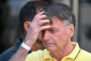 Jair Bolsonaro recibe prisión domiciliaria mientras permanece hospitalizado
