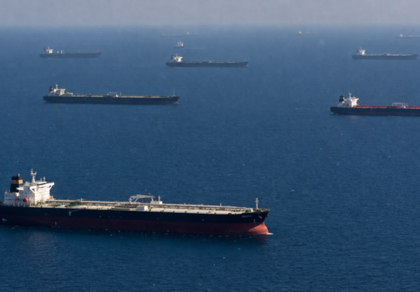 Barco tanquero en el océano pacífico