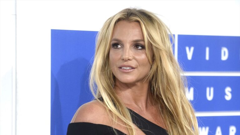 Britney Spears ingresa voluntariamente a rehabilitación tras tocar fondo por adicciones
