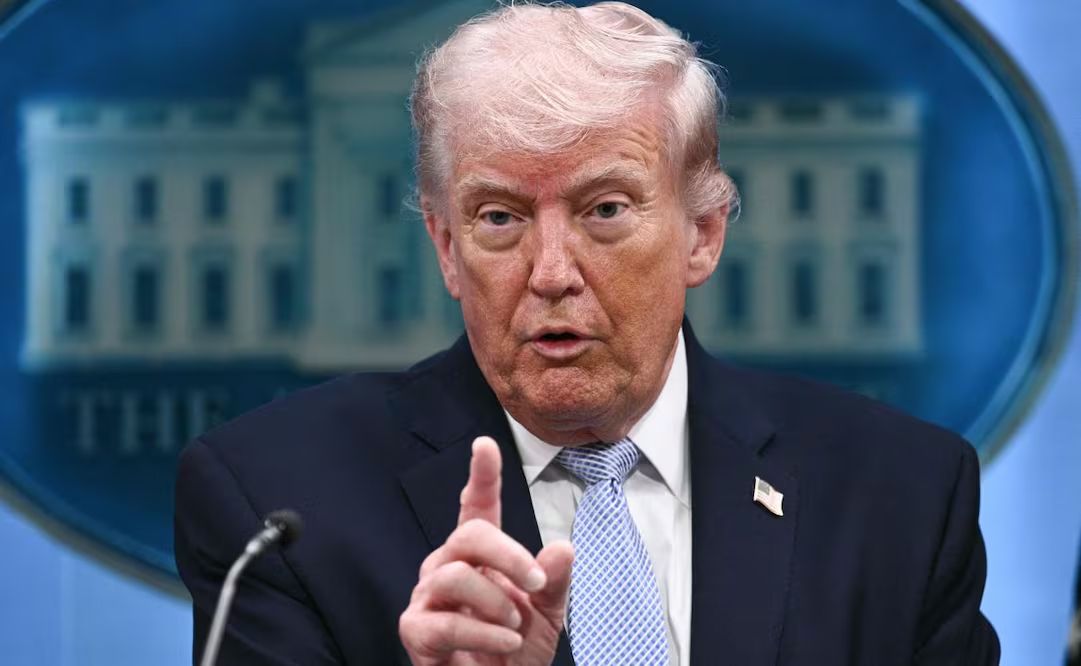 Trump amenaza con aranceles del 50% por venta de armas a Irán