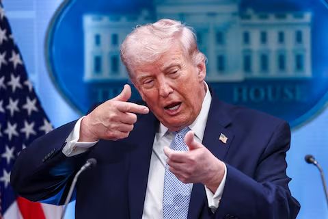 Trump lanza advertencia a Irán por cobros a petroleros en Ormuz