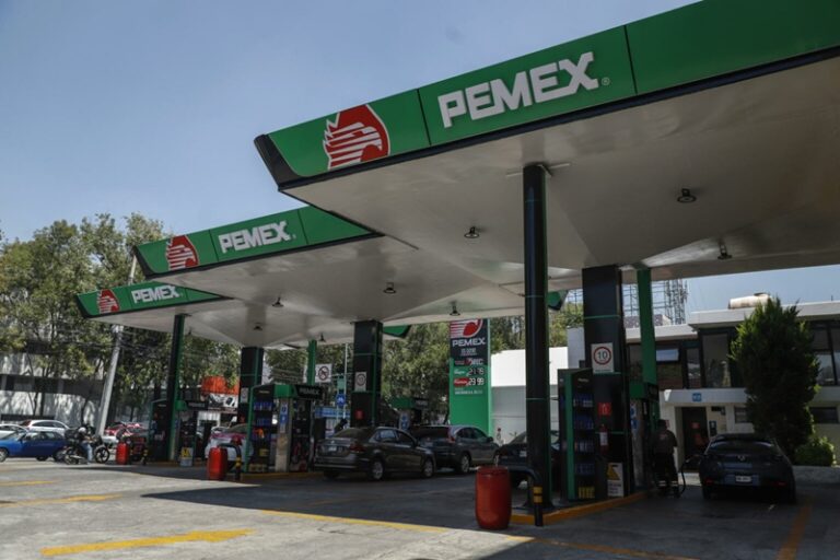 Los mexicanos desconfían del Gobierno y las petroleras, según estudio
