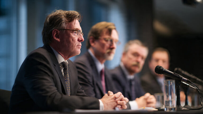 photojournalism-shot-on-85mm-lens-f40-medium-depth