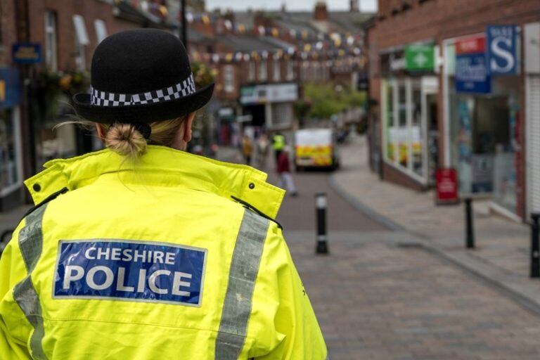 policia-condado-chesire-dos-mexicanos-detenidos-secta-inglaterra-1536x1024