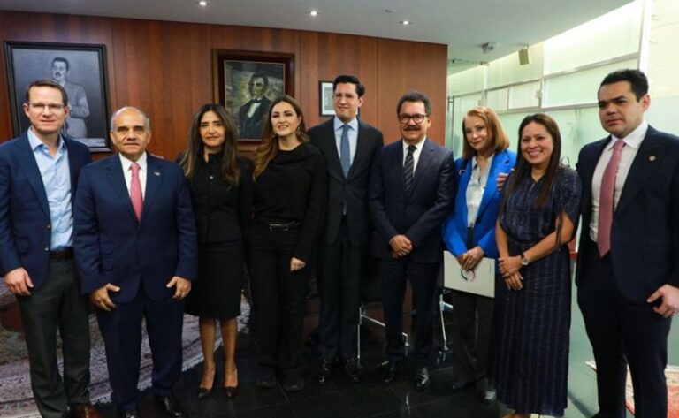 reunion-de-roberto-velasco-con-la-jucopo-del-senado