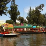 trajineras-de-xochimilco-80a87751-focus-0-0-1479-828