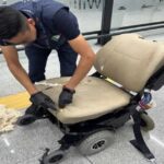 Aseguran ocho kilos de cocaína en silla de ruedas dentro del AICM