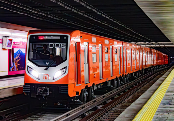 NM-22_ingresando_a_la_estacion_Boulevard_Puerto_Aéreo