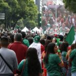 Afición mexicana llena el Zócalo y el Ángel antes del México vs Ecuador