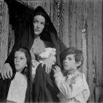 María Félix y niños