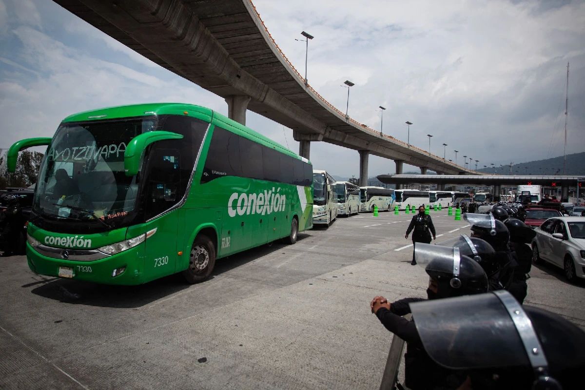 Segob decomisa 59 explosivos en autobús de normalistas en México-Cuernavaca