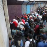 Miles de maestros toman calles del centro de Ciudad de México a 10 días del Mundial