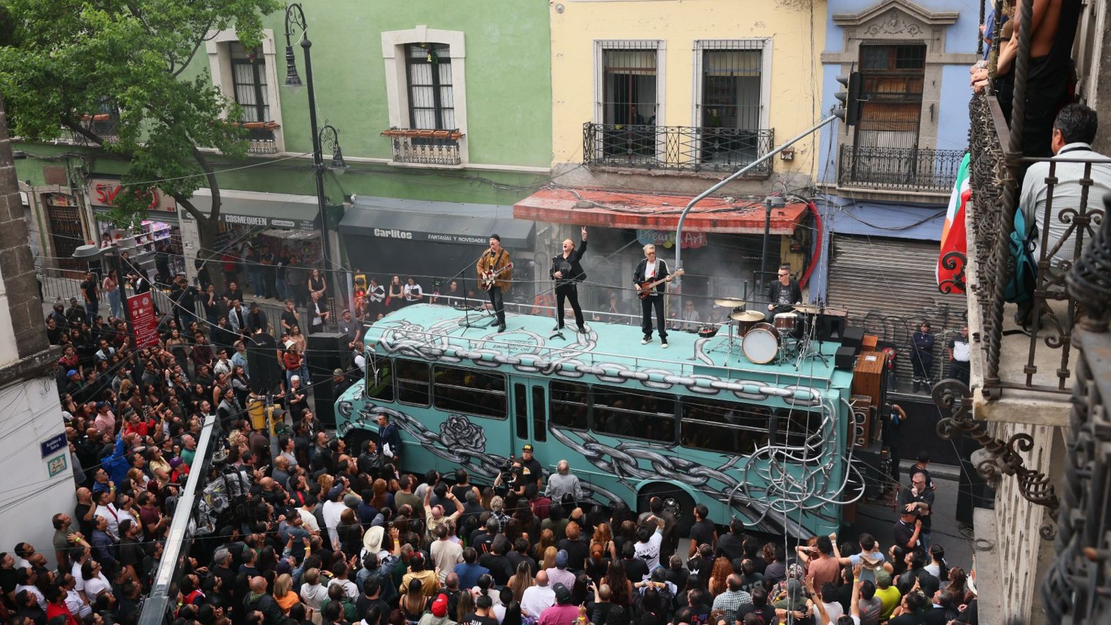 U2 estrena “Street of Dreams” con escenas grabadas en México