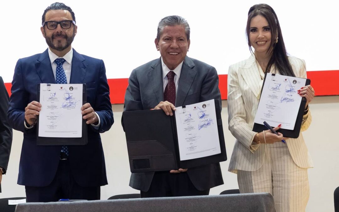 David Monreal muestra el convenio que abre las cuentas públicas de Zacatecas a auditorías en tiempo real