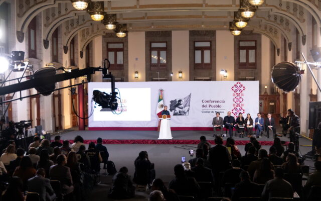 Claudia Sheinbaum durante una Conferencia del Pueblo en Ciudad de México