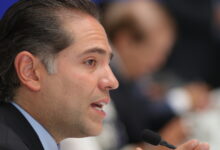 Raúl Bolaños-Cacho Cué durante un mensaje ante representantes de medios.