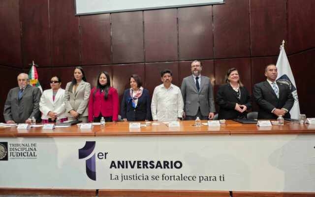 Integrantes del Tribunal de Disciplina Judicial durante la presentación de resultados de su primer año de labores
