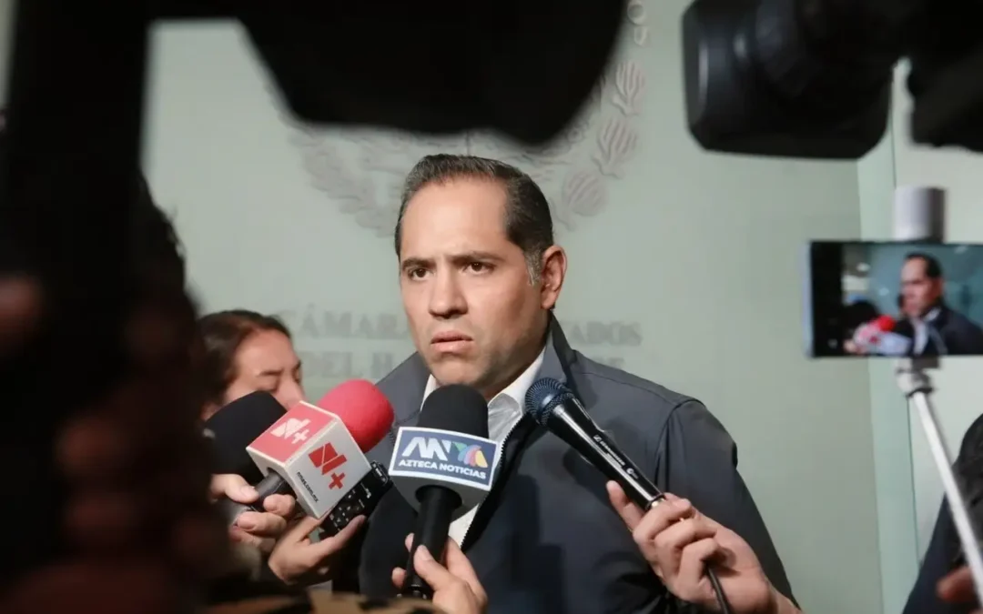 Raúl Bolaños-Cacho Cué atiende a medios de comunicación en la Cámara de Diputados