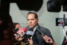 Raúl Bolaños-Cacho Cué atiende a medios de comunicación en la Cámara de Diputados