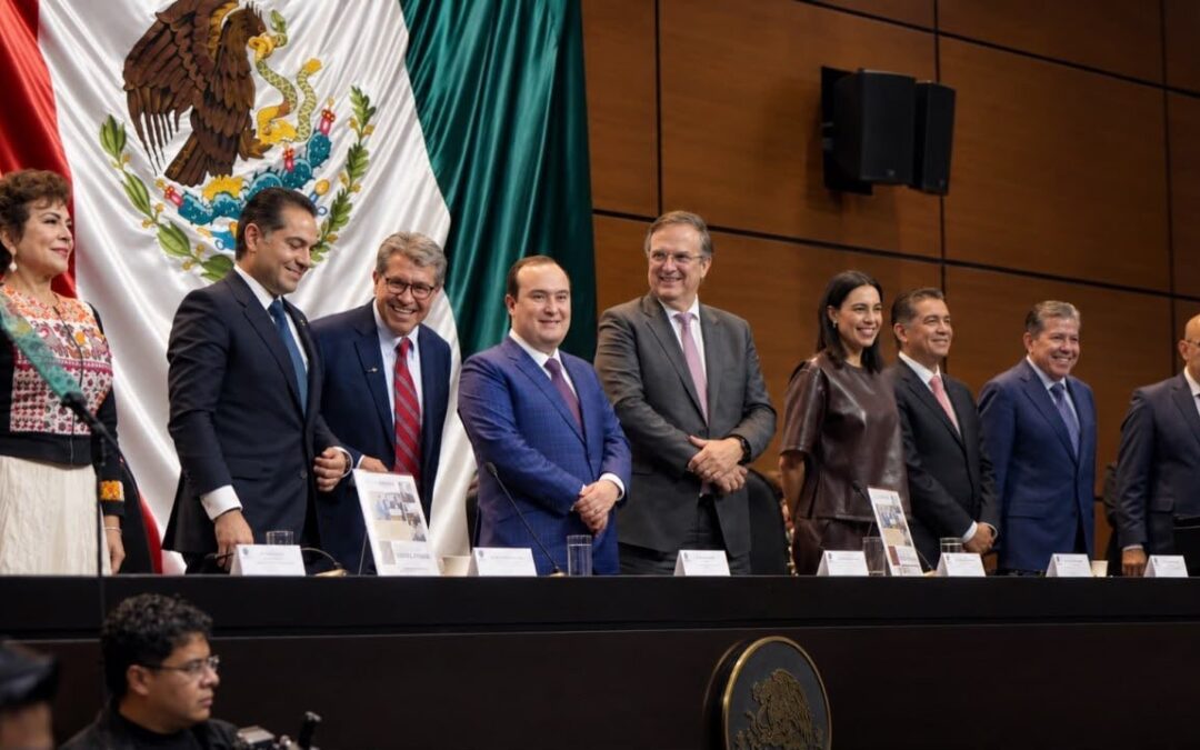 Encuentro de funcionarios y legisladores en la Cámara de Diputados.
