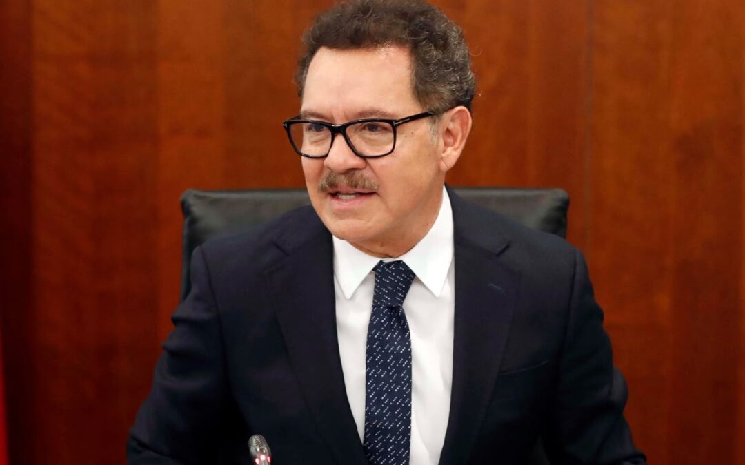 El senador Ignacio Mier Velazco, sentado frente a un micrófono durante una intervención en el Senado de la República